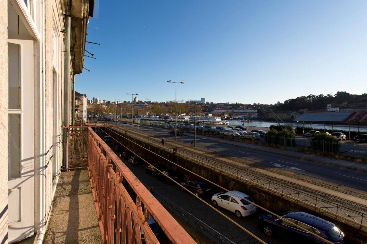 Aposentus - Riverside Miragaia Apartment Porto Bagian luar foto